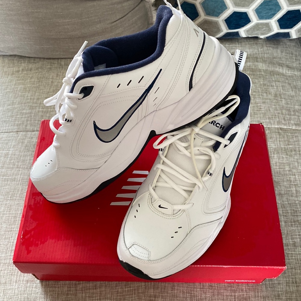 LIKE NEW, Nike Men's Air Monarch IV 4E Training Shoes
